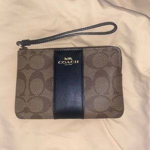 Coach coin purse! Used once or twice. Like new ✨✨.
